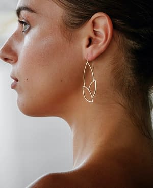 geo curve D earrings
