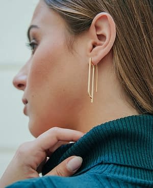 scala B earrings in golden brass