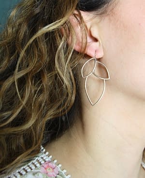 geo curve E earrings