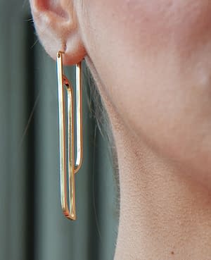 scala A earrings in golden brass
