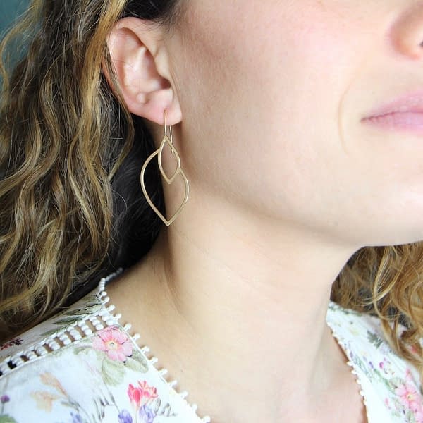 geo curve A earrings