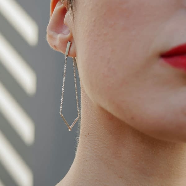 Line chain earrings